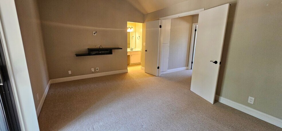 Building Photo - 1597 Ashwood Dr