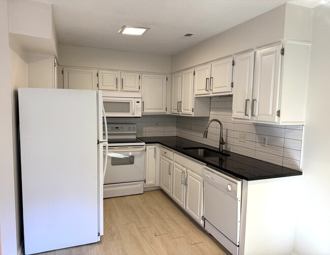 Building Photo - 1513 Kendall Dr