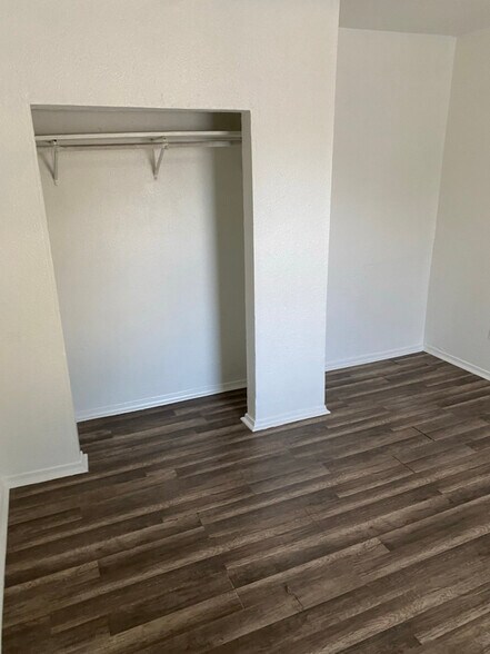 Building Photo - 5415 Buena Vista St