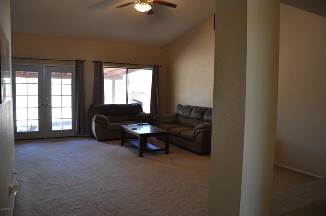 Building Photo - 721 N Woodrose Pl