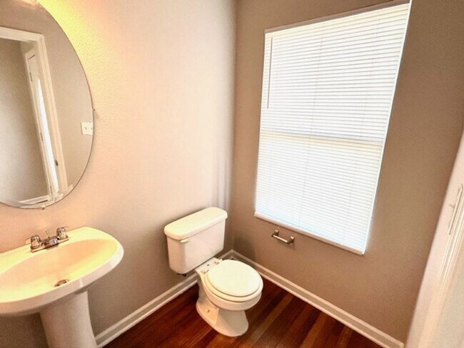 Building Photo - THREE BEDROOMS/TWO & HALF BATHROOMS SPACIOUS HOME - MADISON. MOVE IN SPECIAL!