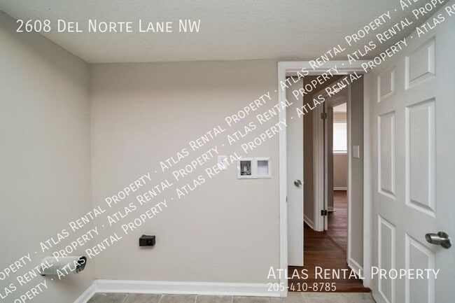 Building Photo - 2608 Del Norte Ln NW