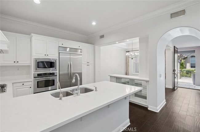 Building Photo - 67 Mandria
