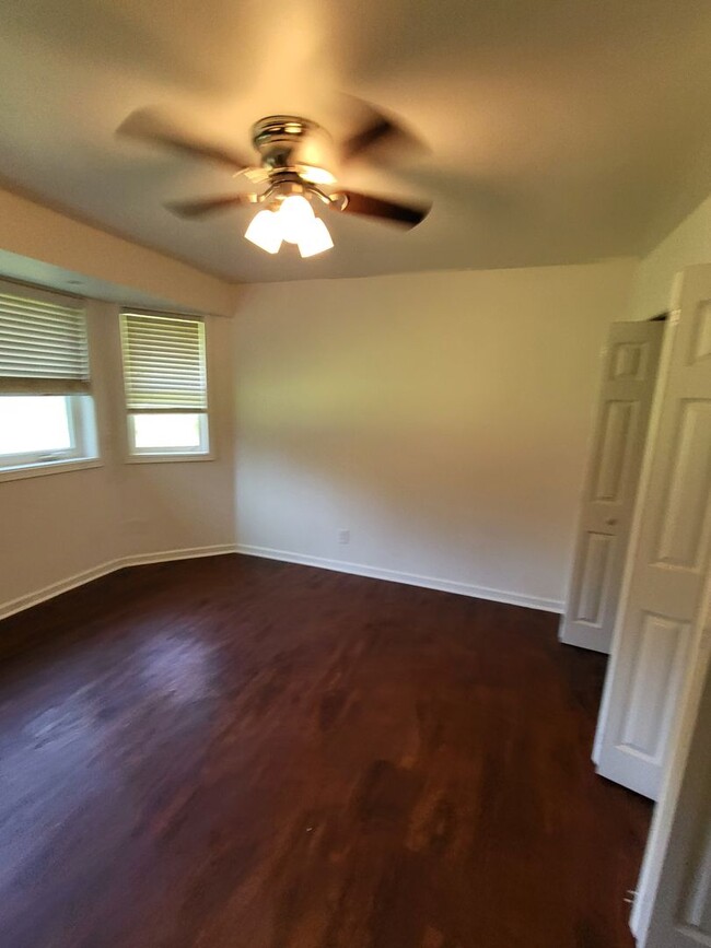 Building Photo - (Half off first month rent) 3Bed/2Ba/2Car ...