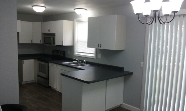 Building Photo - 1513 W Veterans Pkwy