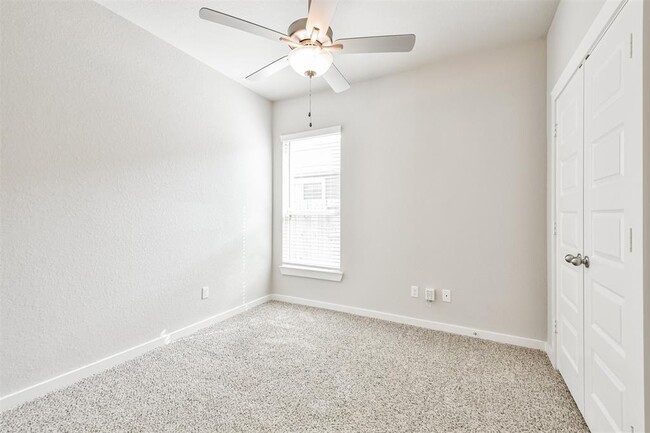 Building Photo - 25129 Pacific Wren Dr