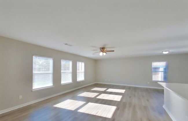 Building Photo - AVAILABLE NOW