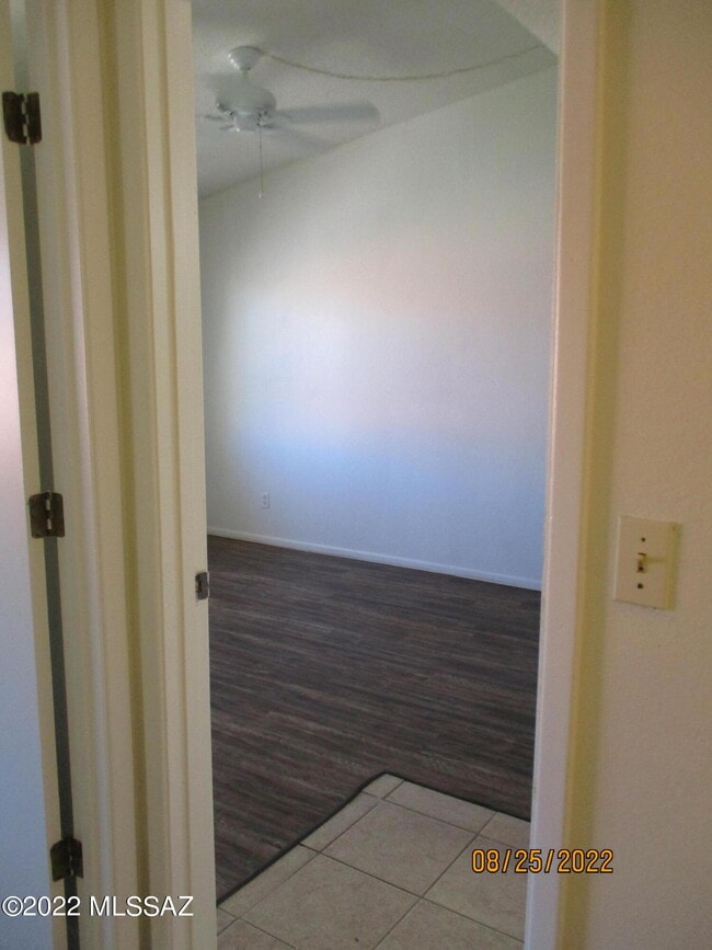 Building Photo - 2166 N Pantano Rd