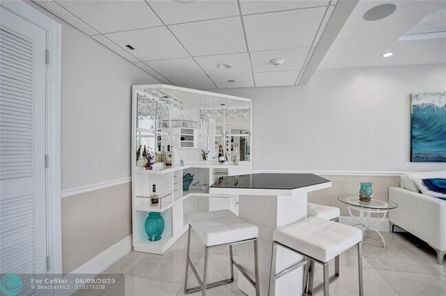 Building Photo - 1150 Hillsboro Mile