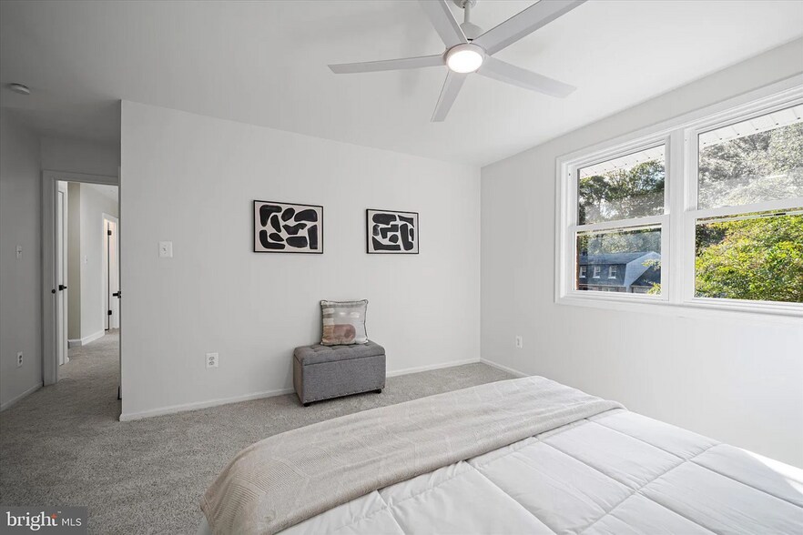 Building Photo - 10116 Dundalk St