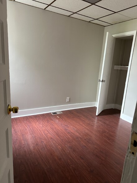Building Photo - 2123 S 60th St
