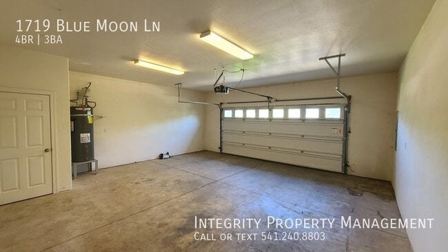 Building Photo - 1719 Blue Moon Ln