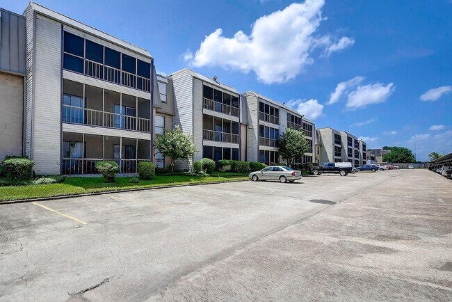 Building Photo - 10110 Forum W Dr