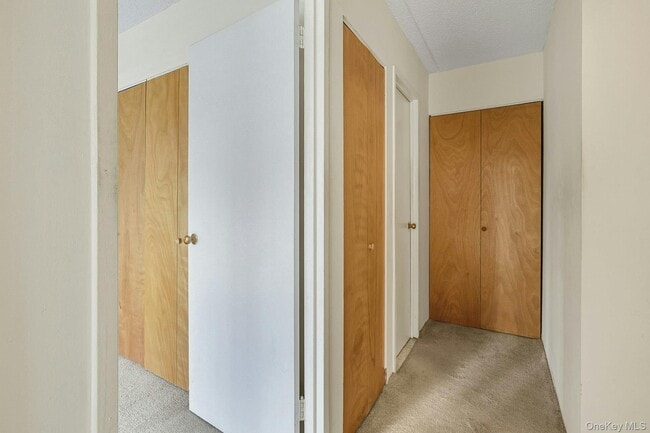Building Photo - 560 Halstead Ave