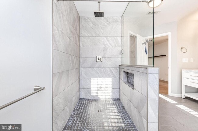 Building Photo - 9212 Isle of Laurels