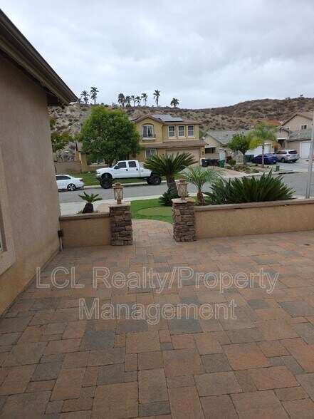 Building Photo - 27831 Blackhawk Rd