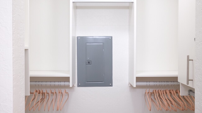 Primary closet - 250 Forest Ridge