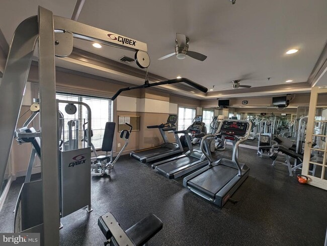 Building Photo - 4852 Eisenhower Ave