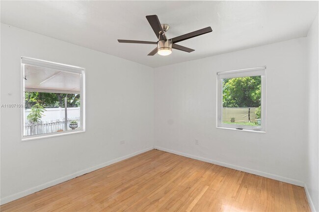 Building Photo - 205 NW 128th St