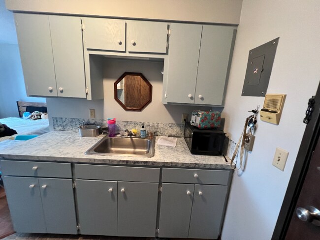 Building Photo - 215 1/2 Main Ave S