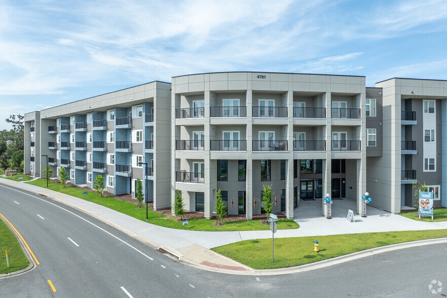 Primary Photo - Element Apartments at Celebration Pointe