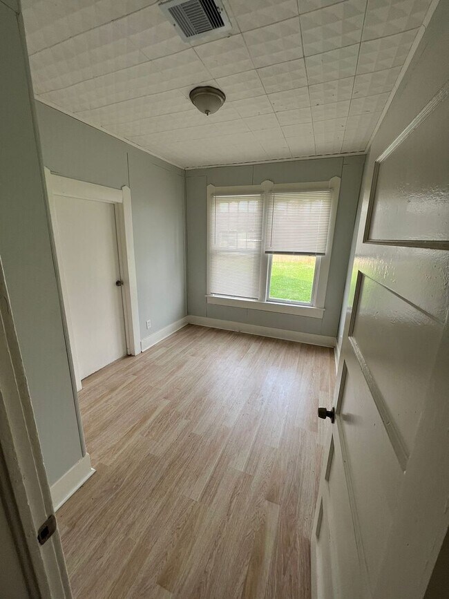 Building Photo - 1107 Avenue A