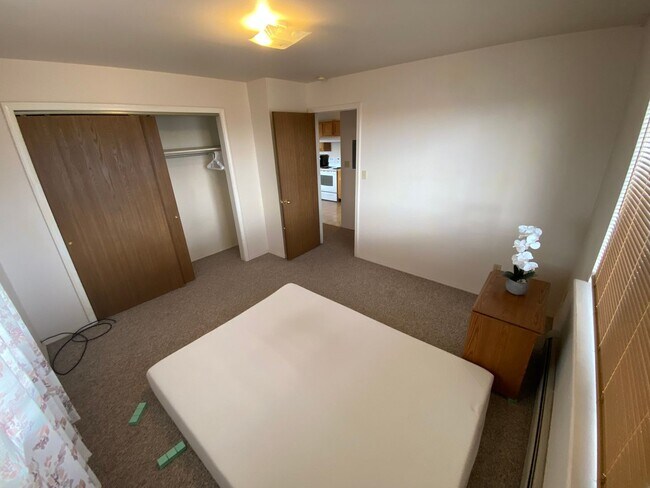 Building Photo - Top Corner, One Bedroom Apt in Bayfield