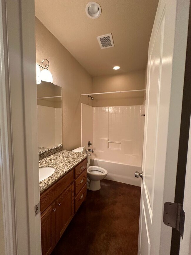 Building Photo - 1418 S 10th St