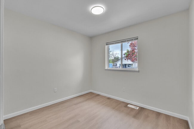 Building Photo - 20540 Colman St