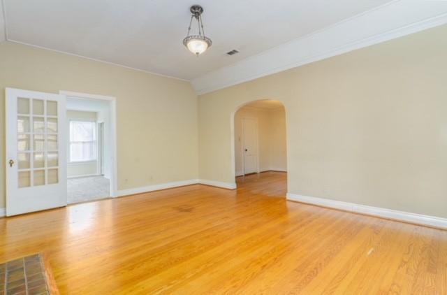 Building Photo - 819 Clermont Ave