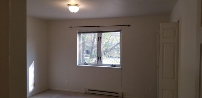 Building Photo - 385 Cross St