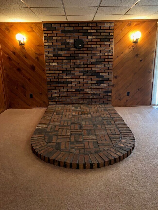 Building Photo - 4Bed/3Bath, Ranch-Style Home in Wooded Area