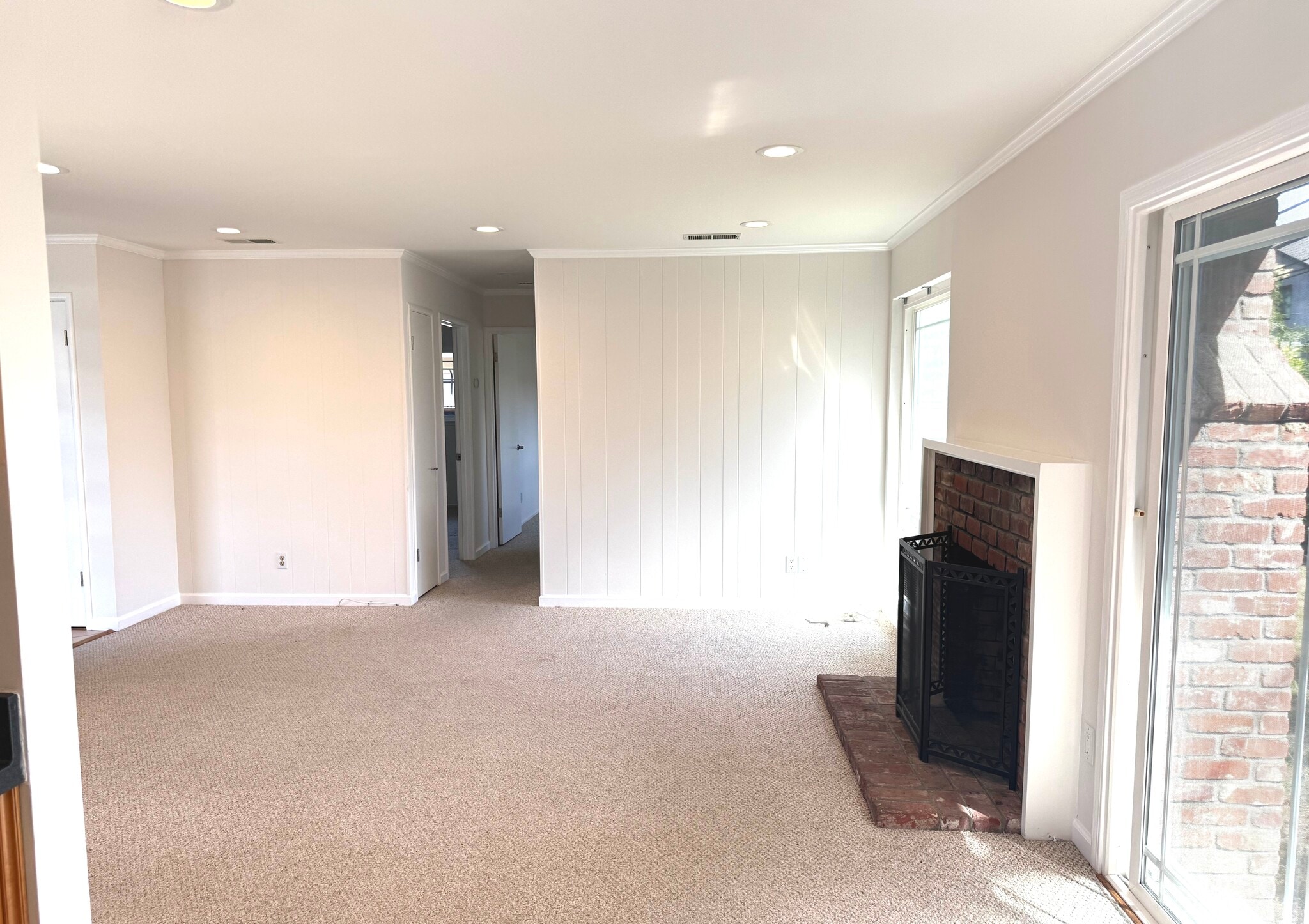 Building Photo - 1153 Sanchez Way