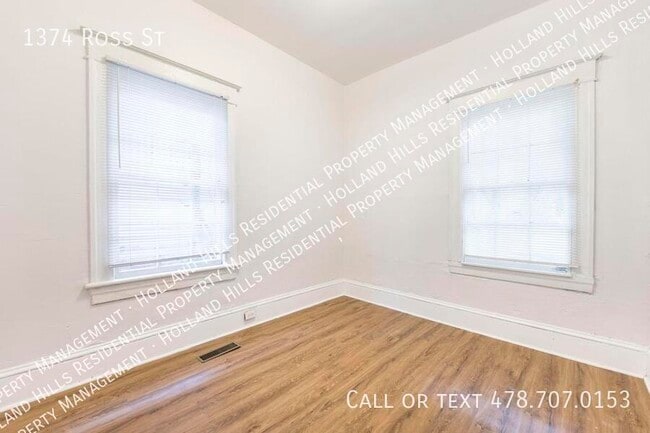 Building Photo - 1374 Ross St
