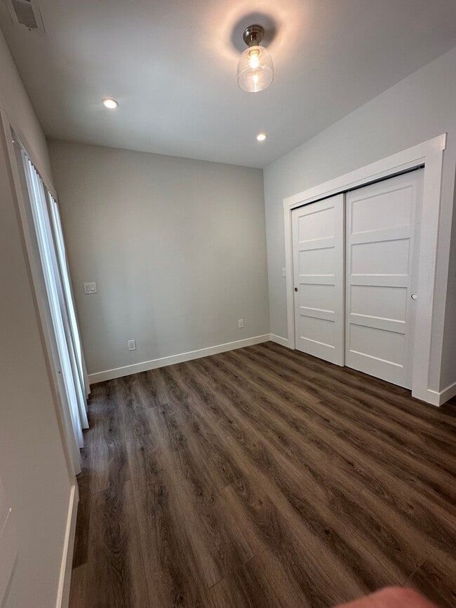 Building Photo - Modern 2-Bedroom Oasis with Expansive Deck...