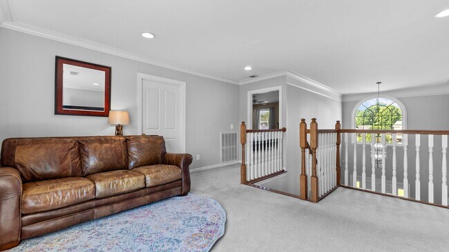 Building Photo - Spacious 5 Bed 4.5 Bath Available July 2026