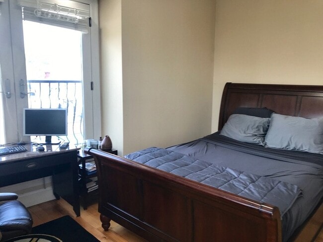 Building Photo - 360-362 Dorchester Street Unit 3