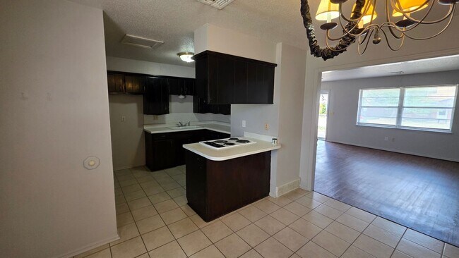 Building Photo - Edmond Rental