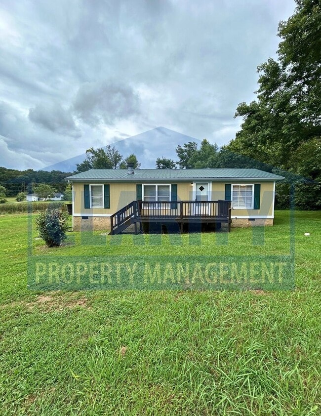 Building Photo - Charming 3-Bedroom with Large Yard
