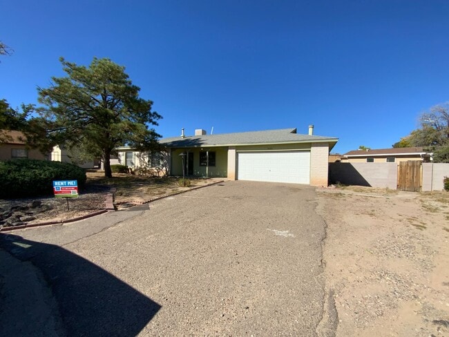 Building Photo - 3 Bedroom Single Story Home Available Near...