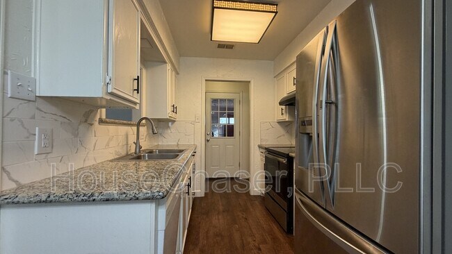 Building Photo - 6610 Huron Ave