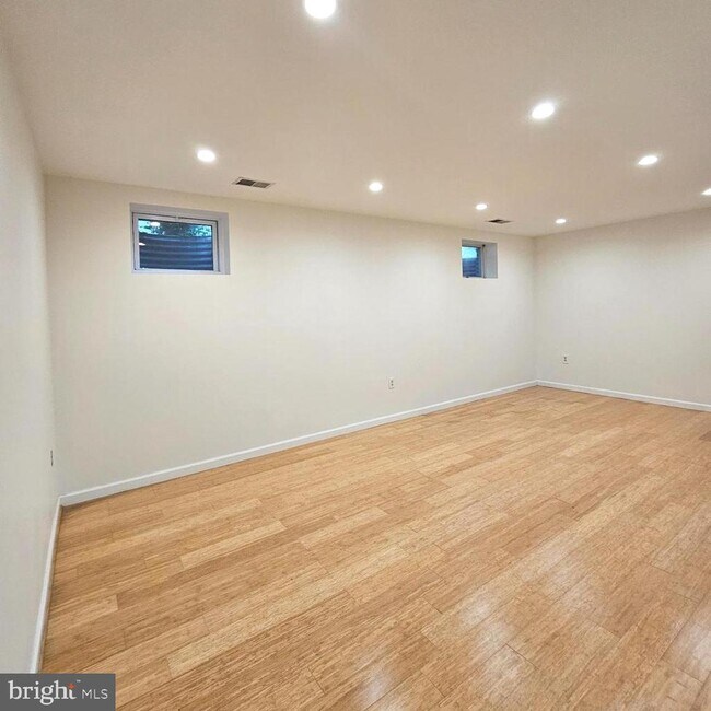 Building Photo - 7034 Bradwood Ct