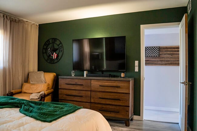 Building Photo - 55 SE 14th St