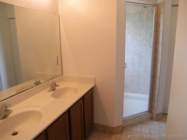 Building Photo - 2205 Oakmont Dr