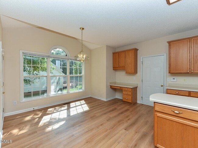 Building Photo - 406 Somersview Dr