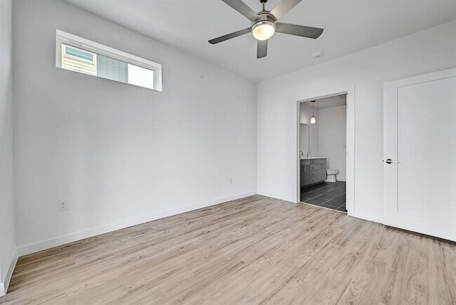 Building Photo - 4801 Springdale Rd
