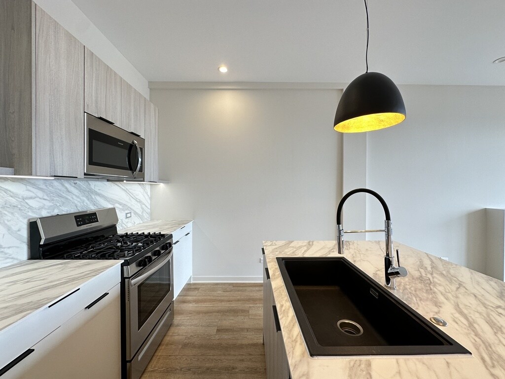 Building Photo - 3215 N Narragansett Ave