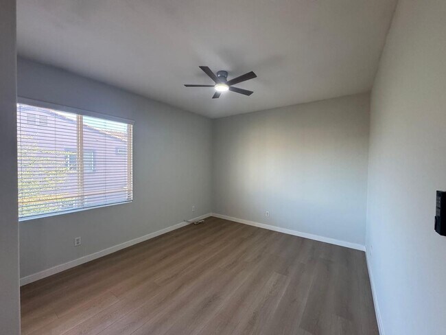 Building Photo - Nice House 5 beds 3.5 bath for lease in Eastvale