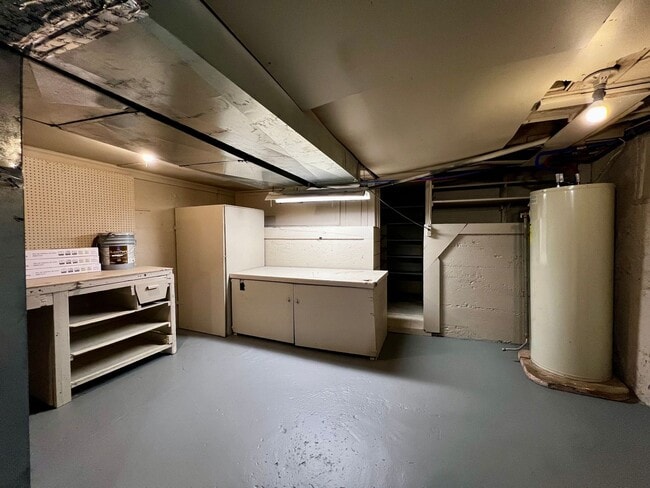 Building Photo - 1013 S 9th Ave