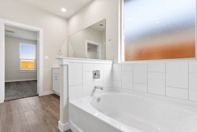 Building Photo - 2101 Fortune Dr